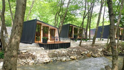 Blisku do Gradot Riverfront Cabins