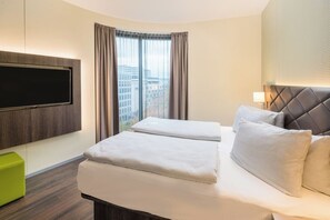 1 dormitorio, tabla de planchar con plancha, wifi y ropa de cama