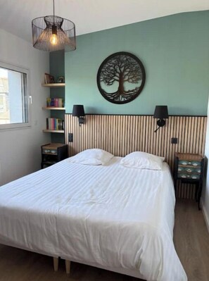 2 bedrooms, iron/ironing board, travel crib, free WiFi