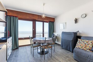 Unclassified image, 2 of 15, button