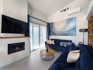 Smart TV, fireplace, books, music library - Damari Whispering Pines Villa Skiathos, stylish 3bedroom villa with private pool (Skiathos)