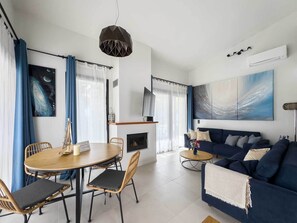 Smart TV, fireplace, books, music library