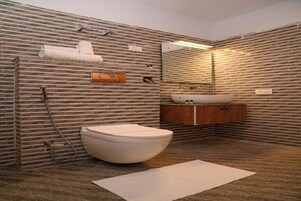 Ducha, artículos de tocador gratuitos, toallas, jabón