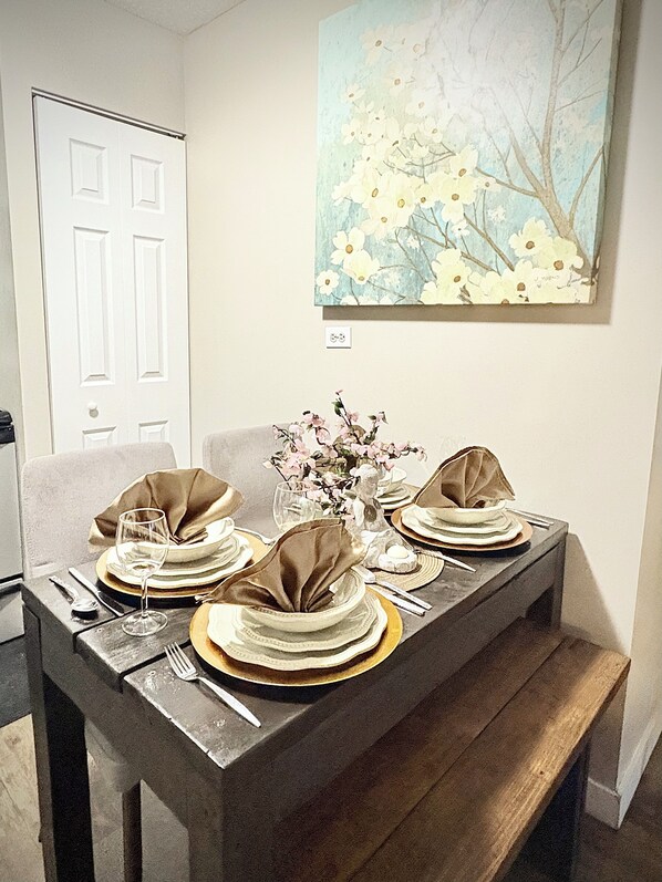 Deluxe Double Room, Balcony, Courtyard View | In-room dining