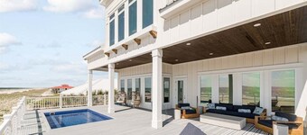 Bourbon Bay - Beachfront with Private Pool