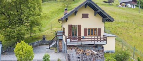 Family Chalet, Multiple Bedrooms, Mountainside (Casa Clelia) | Exterior