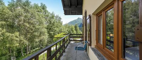 Family Chalet, 2 Bedrooms, Mountainside (Casa Clelia) | Balcony
