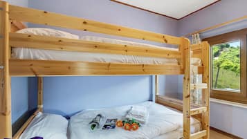 Family Chalet, Multiple Bedrooms, Mountainside (Casa Clelia) | 2 bedrooms, bed sheets