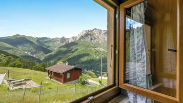 Family Chalet, Multiple Bedrooms, Mountainside (Casa Clelia) | Interior