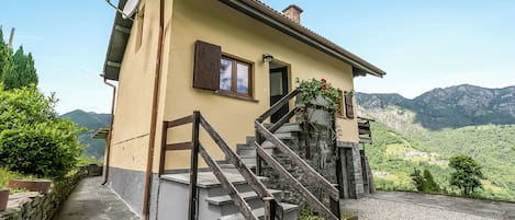 Family Chalet, Multiple Bedrooms, Mountainside (Casa Clelia) | Exterior