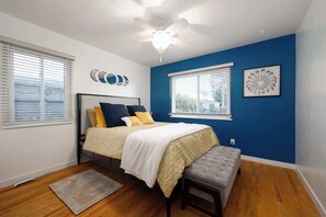 2 bedrooms, iron/ironing board, WiFi, bed sheets - Golden Hour Getaway | 10 min to Beach and Harbor (San Diego)