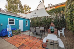 Outdoor dining - Golden Hour Getaway | 10 min to Beach and Harbor (San Diego)