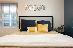 2 habitaciones, tabla de planchar con plancha, cuna de viaje y wifi