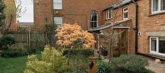 Elm House Cottage: Charming Country Cottage with Log Burner