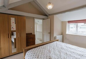 2 bedrooms, iron/ironing board, WiFi, bed sheets