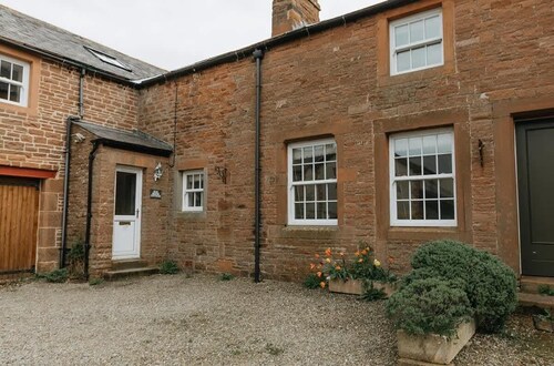 Elm House Cottage: Charming Country Cottage with Log Burner