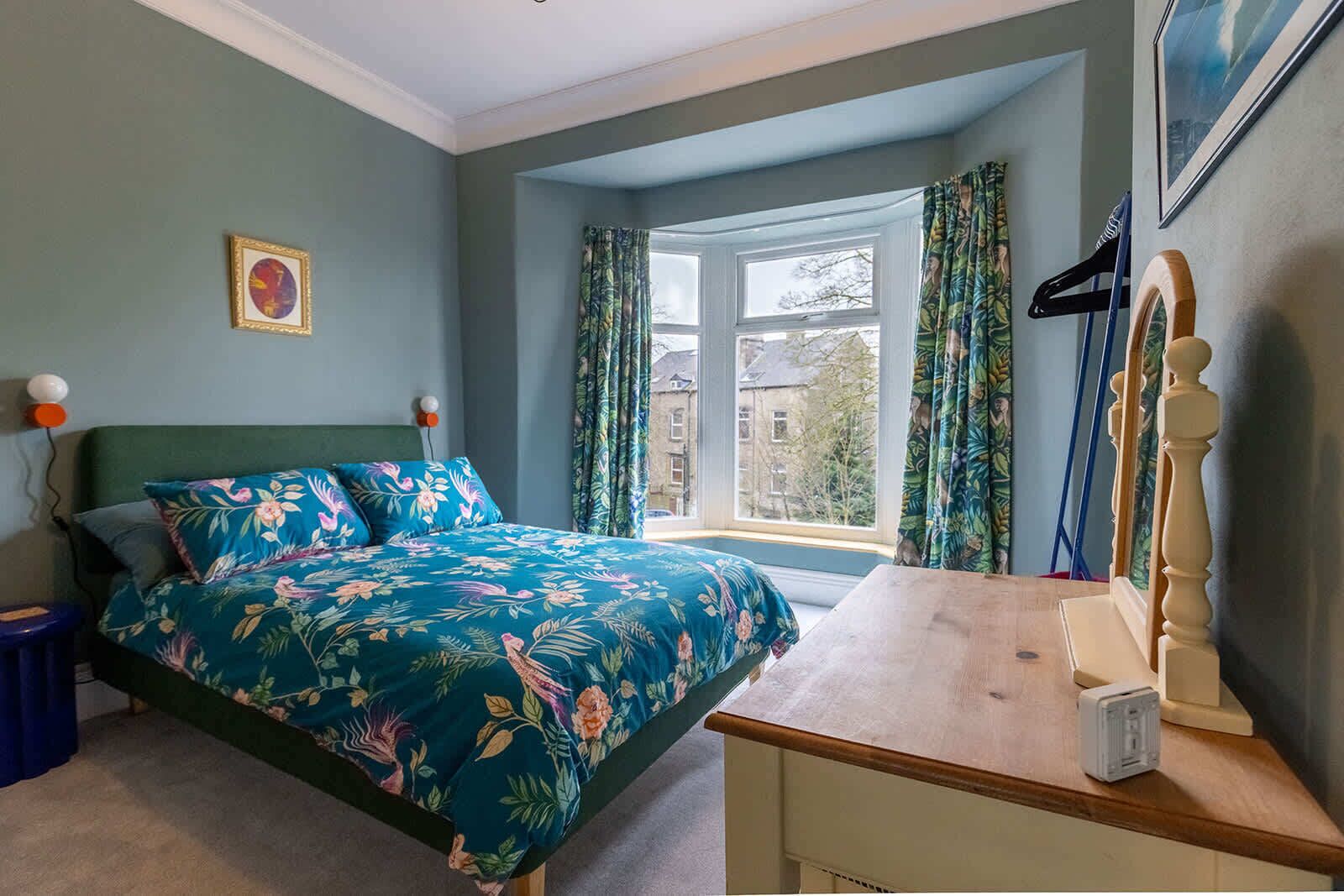 2 soverom, skrivebord, reiseseng for barn og wi-fi