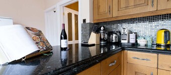 Buxton House: Family & Pet-Friendly Getaway