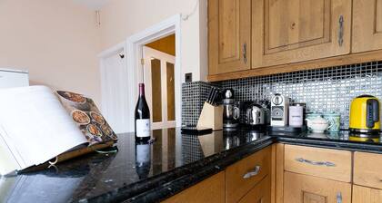 Buxton House: Family & Pet-Friendly Getaway