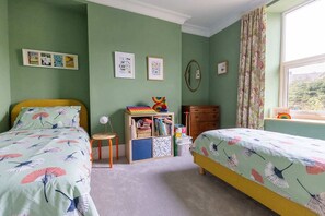 2 bedrooms, desk, travel cot, WiFi