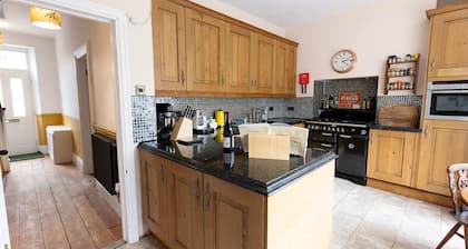 Buxton House: Family & Pet-Friendly Getaway