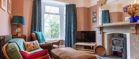 TV, books, stereo, offices