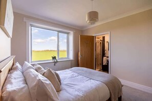 4 bedrooms, WiFi, bed sheets