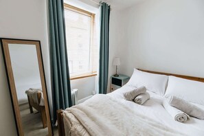 2 室のベッドルーム、アイロン / アイロン台、WiFi、ベッドシーツ