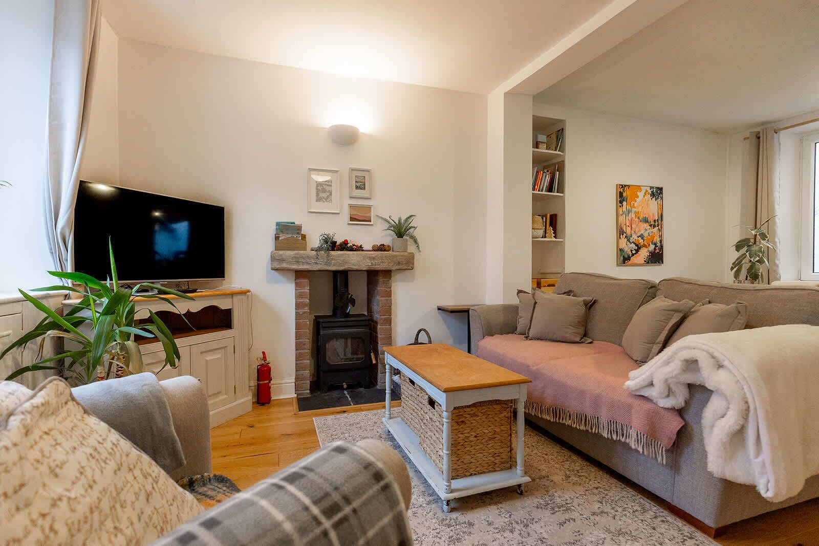 TV, fireplace, offices