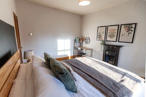 Iron/ironing board, travel cot, WiFi, bed sheets