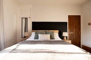 Ferros/tábuas de passar roupa, berço de viagem, Wi-Fi, roupa de cama