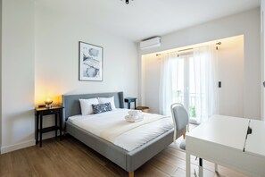 Huoneisto, 1 parisänky, keittiö, kaupunkinäköala | Tallelokero huoneessa, pimennysverhot, silitysrauta/-lauta