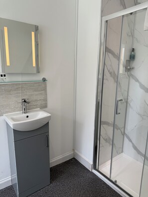 Superior Double Room | Bathroom - The Old Mill Inn  (Forres)