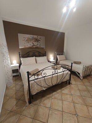 2 bedrooms, iron/ironing board, free WiFi, bed sheets