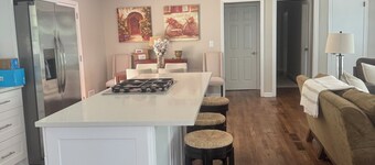 Newly Renovated 3-bedroom house in delightful Marietta/East Cobb