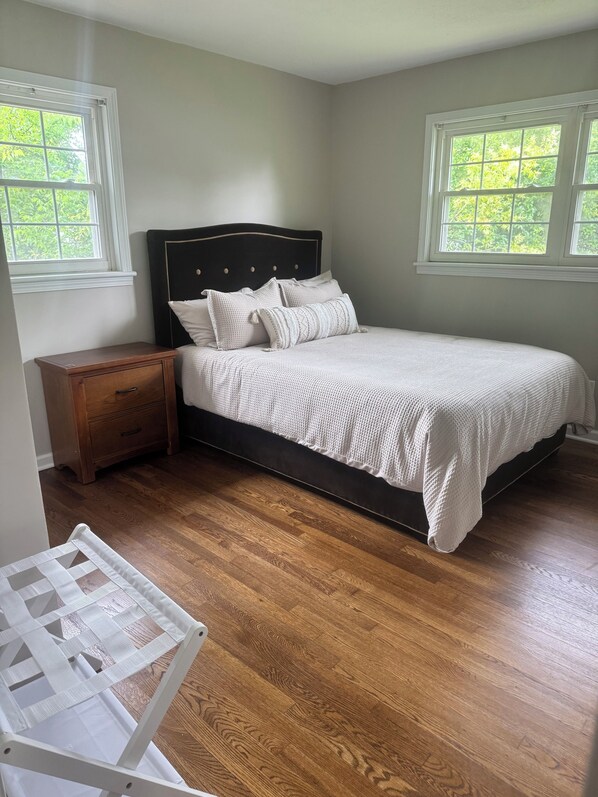 3 bedrooms, iron/ironing board, WiFi, bed sheets