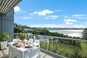 Outdoor dining - Point Grey  -  Lorne (Lorne)