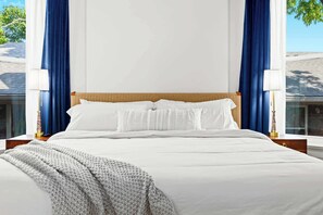 4 bedrooms, iron/ironing board, WiFi, bed sheets