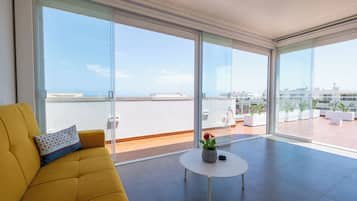 Chambre Supérieure, vue mer, dans la tour | Coin séjour