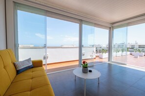 Superior Room, Sea View, Tower | Living area