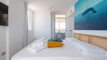 Quarto superior, vista para o mar, na torre | Cortinas blackout, quartos à prova de som, ferros/tábuas de passar roupa