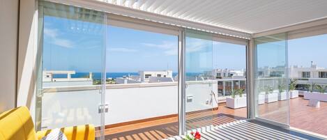 Superior Room, Sea View, Tower | Living area