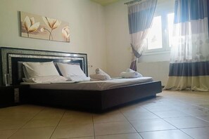 2 makuuhuonetta, silitysrauta/-lauta, Wi-Fi, vuodevaatteet