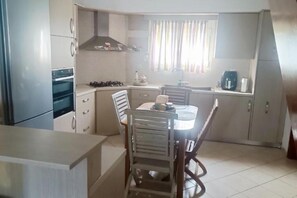 Mikroaaltouuni, uuni