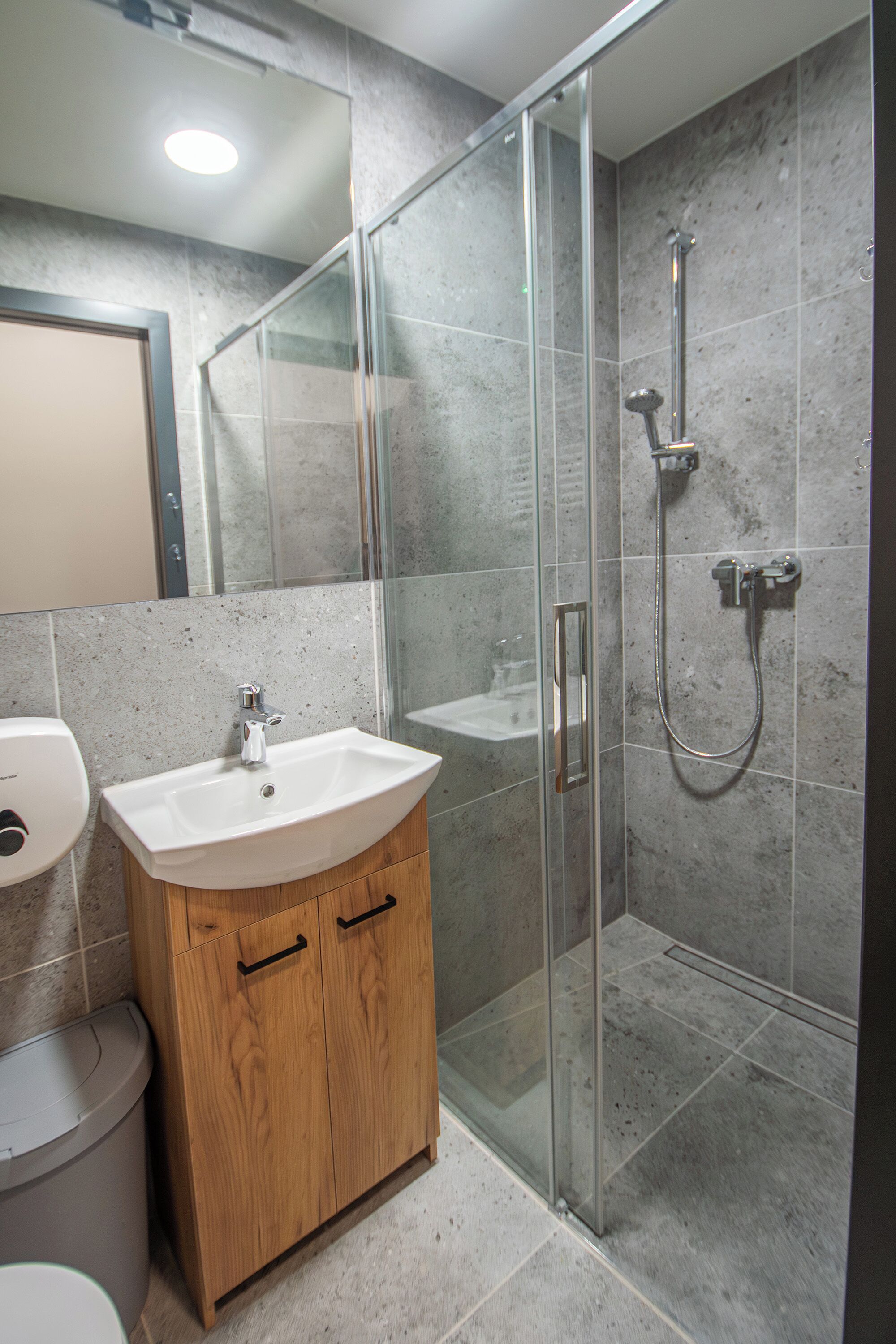 Amenidades de baño gratuitas, secadora de cabello, jabón, shampoo 