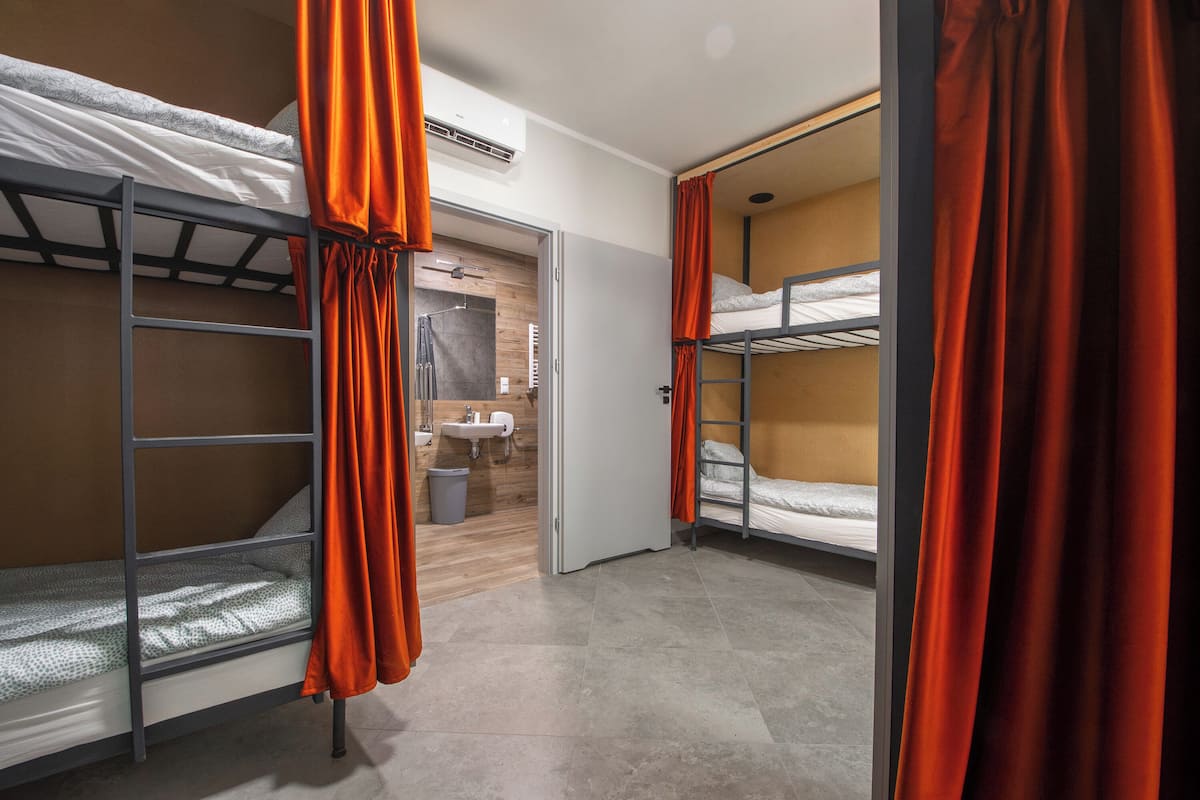 Basic Shared Dormitory | Free WiFi