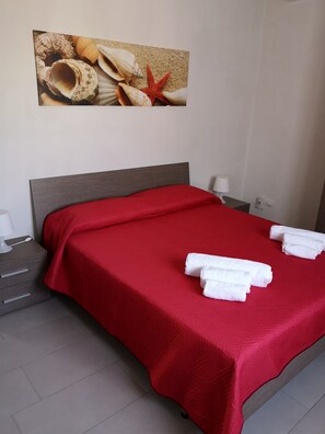 2 bedrooms, bed sheets