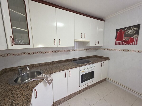 Fridge, microwave, oven, coffee/tea maker