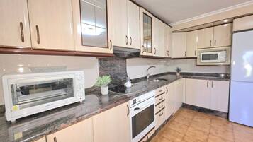 Fridge, microwave, oven, coffee/tea maker