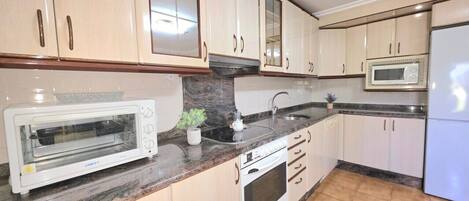 Fridge, microwave, oven, coffee/tea maker